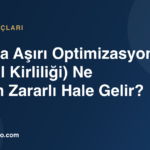 Aşırı optimizasyon ve sinyal kirliliği kavramını anlatan, dengeyi simgeleyen soyut SEO grafiği